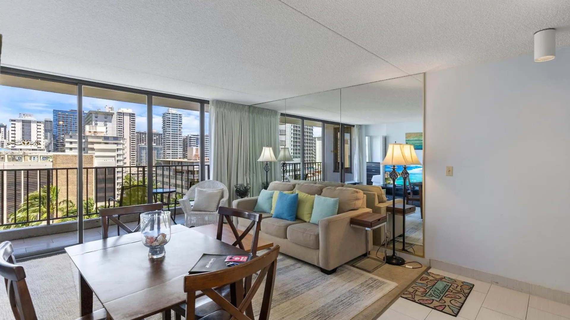 Light & Airy Waikiki Condo With Private Lanai Condo Honolulu 0*,